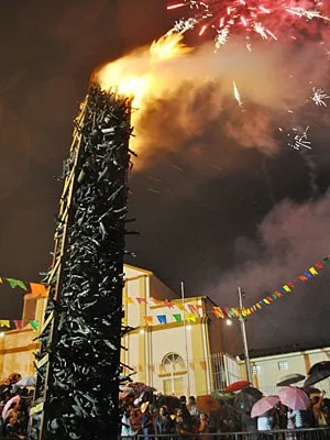 Resultado de imagem para fogueira de sÃ£o pedro em caruaru