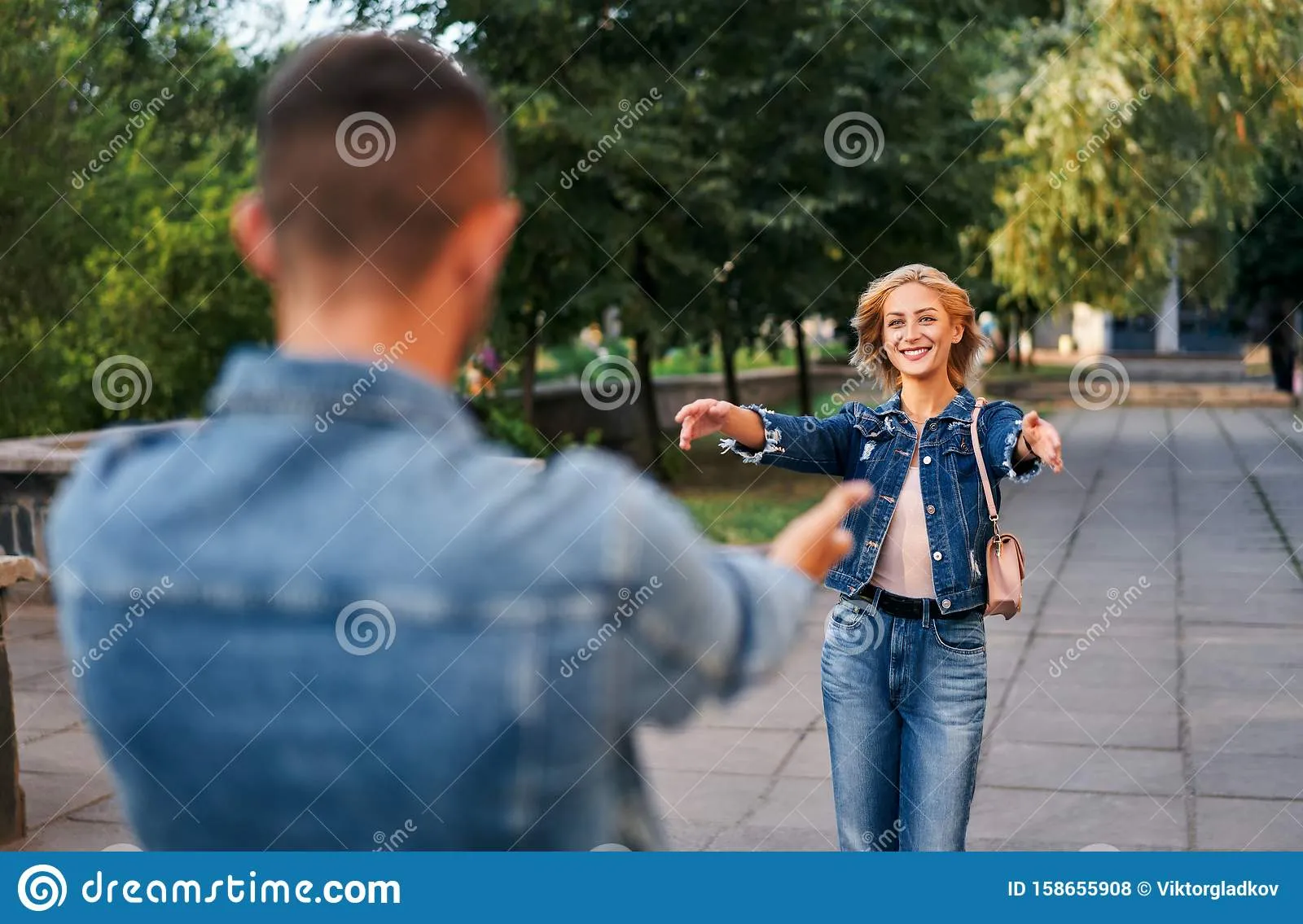 Trilogia de Trovas 22 - Tema: Abraços