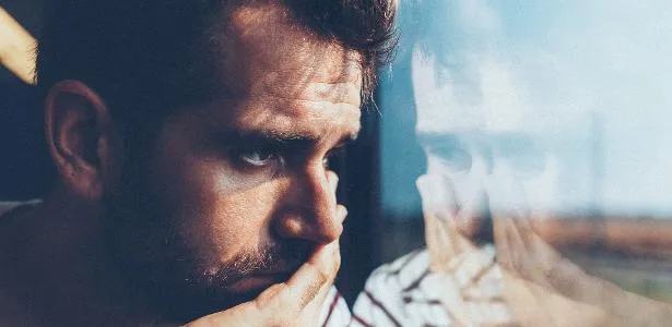 Resultado de imagem para pessoa triste