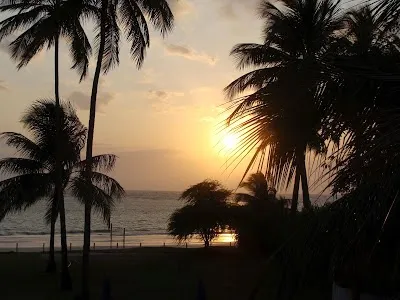 Tamandaré ao nascer da Lua